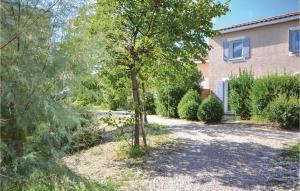 Cozy Home In Calvisson With Kitchen