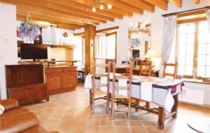 2 Bedroom Awesome Home In Morsalines