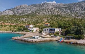 2 Bedroom Lovely Apartment In Ribarica