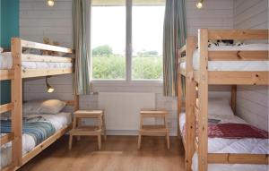 Maisons de vacances Beautiful Home In Guisseny With Kitchen : photos des chambres