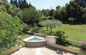 Maisons de vacances Stunning home in Pujaut with 4 Bedrooms, Jacuzzi and WiFi : photos des chambres