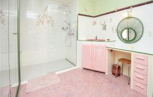 Maisons de vacances Stunning Home In Pujaut With Kitchen : photos des chambres