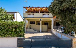 1 Bedroom Nice Apartment In Mandre 