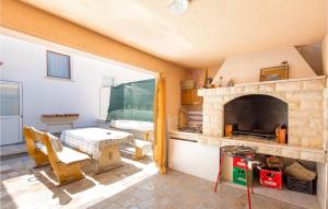 Stunning Apartment In Vidalici With Wifi