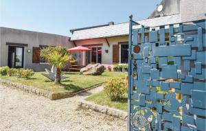 Maisons de vacances Nice home in Santec with 3 Bedrooms and WiFi : photos des chambres