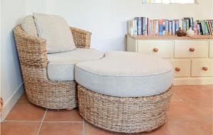 Maisons de vacances 3 Bedroom Gorgeous Home In Saint Manvieu Bocage : photos des chambres