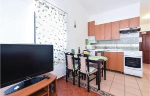 Gorgeous Apartment In Mandre With Kitchen 