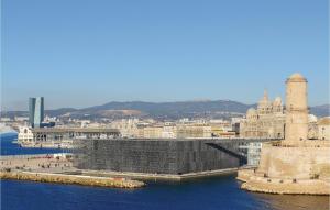 Appartements Stunning Apartment In Istres With Wifi : photos des chambres