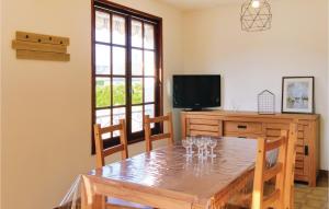 Maisons de vacances Beautiful home in Hauteville-sur-Mer w/ WiFi and 3 Bedrooms : photos des chambres