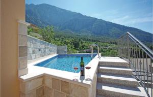 Cozy Home In Makarska With Kitchen