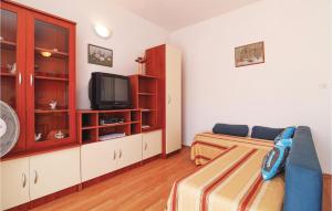 Cozy Apartment In Pag With Kitchen 