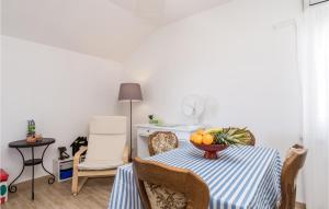 1 Bedroom Lovely Apartment In Vlasici