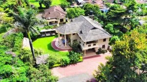 White House of Tanzania - 育空河