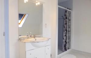 3 Bedroom Cozy Home In Brucheville