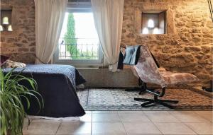 Maisons de vacances Beautiful home in Grignan with WiFi and Outdoor swimming pool : photos des chambres