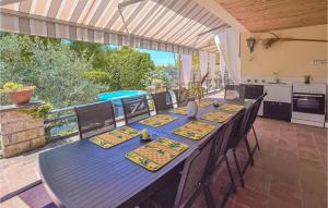 Maisons de vacances Stunning Home In Lamotte Du Rhone With 5 Bedrooms, Private Swimming Pool And Outdoor Swimming Pool : photos des chambres