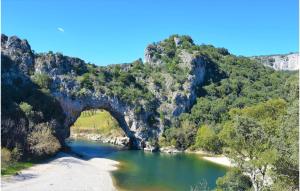 Maisons de vacances Stunning Home In Lamotte Du Rhone With 5 Bedrooms, Private Swimming Pool And Outdoor Swimming Pool : photos des chambres