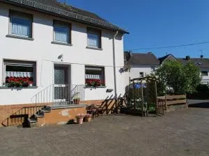 Holiday house direct on forest edge for you alone - Utzerath