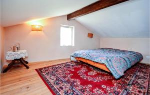 Maisons de vacances 5 Bedroom Lovely Home In Uzs : photos des chambres