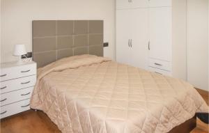 Awesome Apartment In Alicante With Wifi