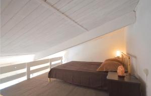 Maisons de vacances 3 Bedroom Stunning Home In Theziers : photos des chambres