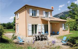 Maisons de vacances Stunning home in Saint Roman with 4 Bedrooms and WiFi : photos des chambres