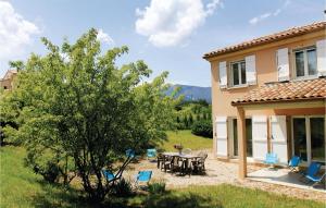 Maisons de vacances Stunning home in Saint Roman with 4 Bedrooms and WiFi : photos des chambres