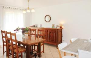 Maisons de vacances Stunning home in Saint Roman with 4 Bedrooms and WiFi : photos des chambres