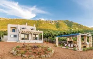 Seafront Holiday Villa - Roïdhítsa