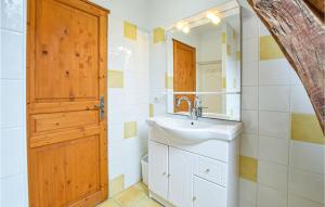 3 Bedroom Beautiful Home In Hattenville