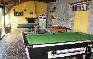 Maisons de vacances Amazing home in Escos with 4 Bedrooms and WiFi : photos des chambres