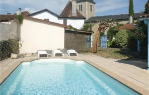 Maisons de vacances 4 Bedroom Stunning Home In Escos : photos des chambres
