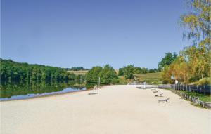 Maisons de vacances 3 Bedroom Amazing Home In Payzac : photos des chambres
