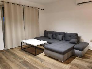 Apartment in Turanj with sea view, balcony, air conditioning, WiFi 5075-1