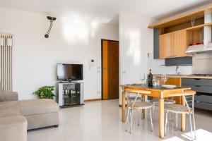 GuestHost - Bright Apartment with Terrace x6