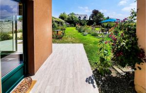 Maisons de vacances Awesome home in Mont-Dol with 1 Bedrooms and WiFi : photos des chambres