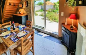 Maisons de vacances Awesome home in Mont-Dol with 1 Bedrooms and WiFi : photos des chambres