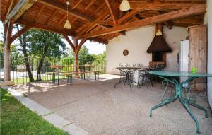 Maisons de vacances Awesome home in Mejannes le Clap with WiFi, 2 Bedrooms and Outdoor swimming pool : photos des chambres