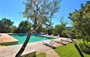 Maisons de vacances Awesome home in Mejannes le Clap with WiFi, 2 Bedrooms and Outdoor swimming pool : photos des chambres