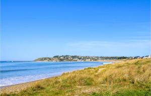 Maisons de vacances Stunning Home In Bricquebec-en-cotentin With Kitchen : photos des chambres