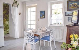 Maisons de vacances Stunning Home In Plouha With Kitchen : photos des chambres