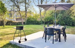 Maisons de vacances Beautiful Home In Erdeven With Wifi : photos des chambres