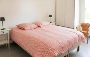 Maisons de vacances Beautiful Home In Erdeven With Wifi : photos des chambres