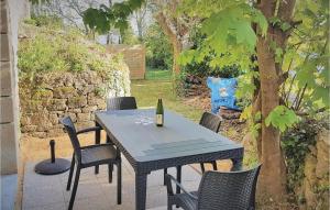 Maisons de vacances Beautiful Home In Erdeven With Wifi : photos des chambres