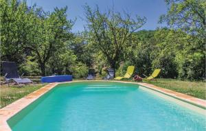 Maisons de vacances Awesome home in La Begude-De-Mazenc with 5 Bedrooms, Private swimming pool and Outdoor swimming pool : photos des chambres