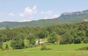 Maisons de vacances Awesome home in La Begude-De-Mazenc with 5 Bedrooms, Private swimming pool and Outdoor swimming pool : photos des chambres