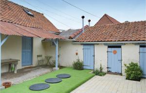 Maisons de vacances Nice home in Grigny w/ 2 Bedrooms : photos des chambres