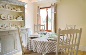 Cozy Home In Grigny With Kitchen