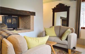 Cozy Home In Grigny With Kitchen