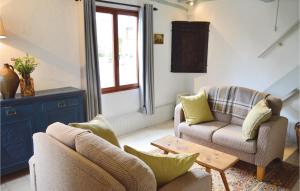 Cozy Home In Grigny With Kitchen